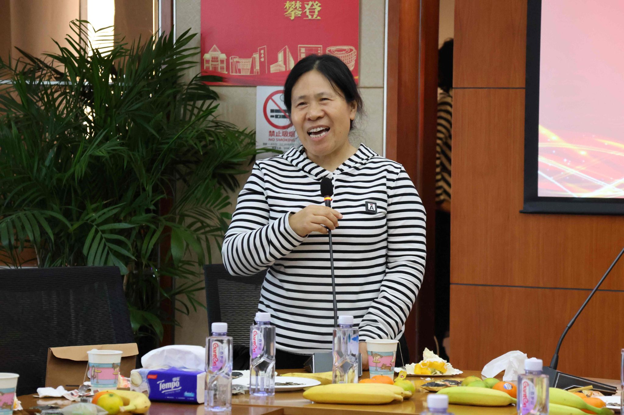 重阳慰晚情——环化学院开展退休西席重阳节团圆会等系列活动-尊龙凯时