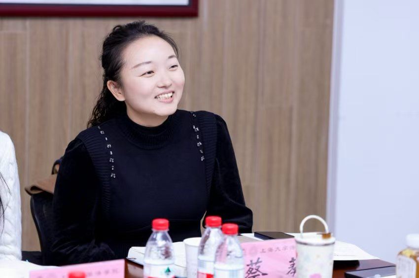 蔡冠深博士与法学院师生座谈交流运动顺遂举行-尊龙凯时
