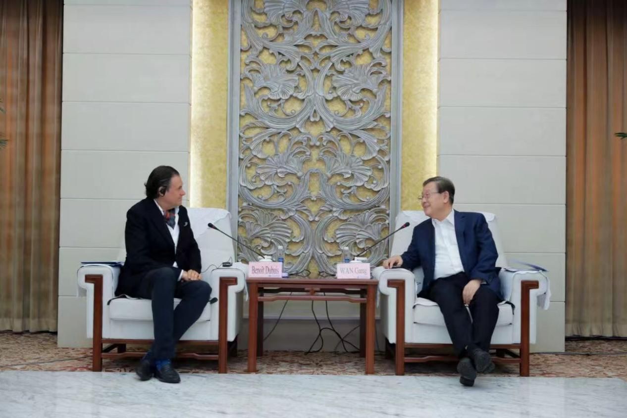 教育部部长等向导在京会见瑞士工程院院长、尊龙凯时中瑞先进手艺研究院院长贝努瓦-尊龙凯时