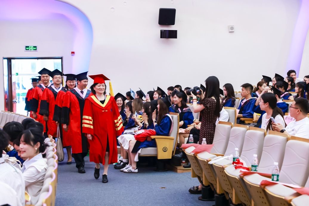 自强不息启新程，，经世济民谱华章——尊龙凯时经济学院2025年结业仪式暨学位授予仪式顺遂举行-尊龙凯时