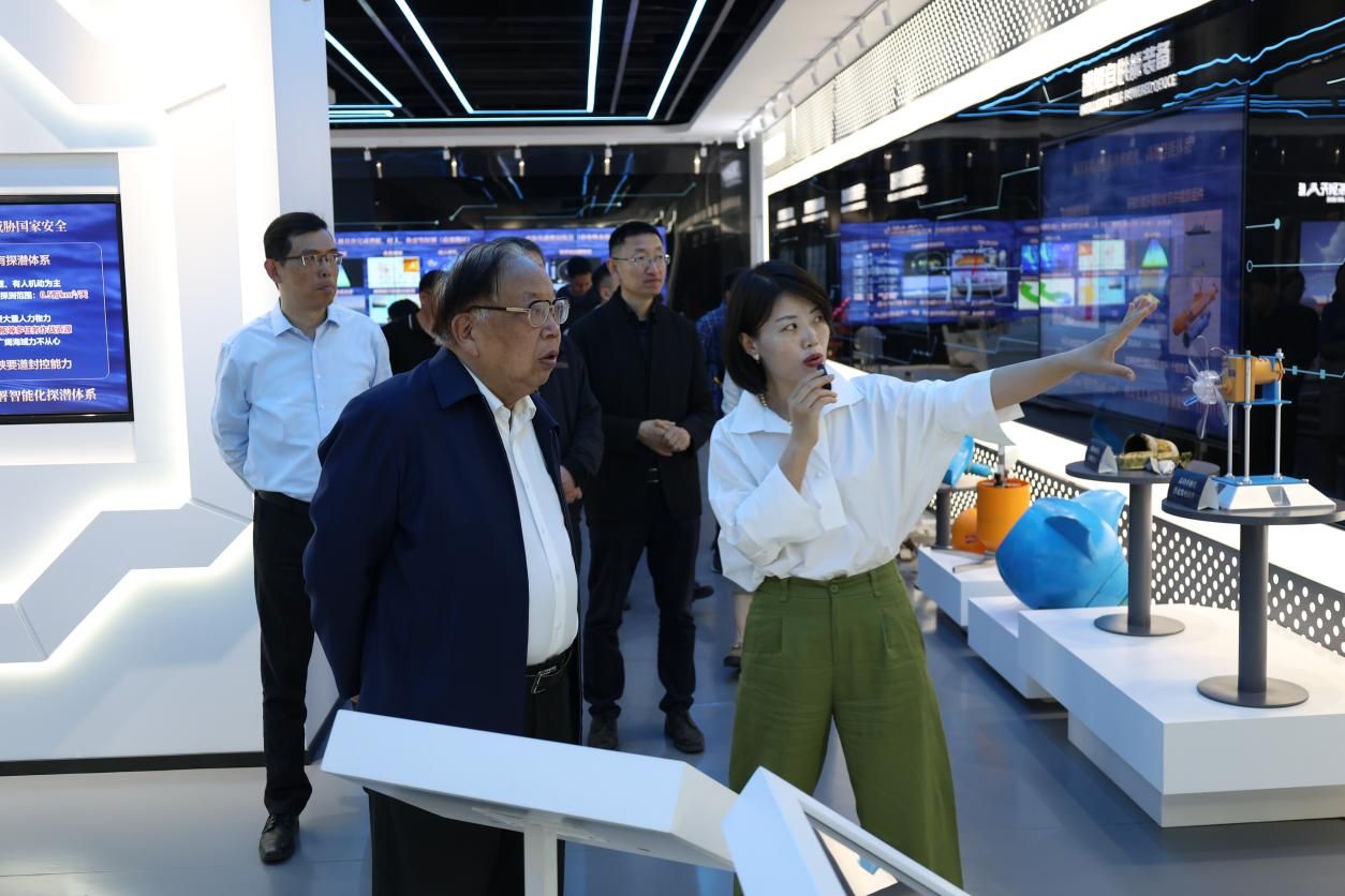 十届市政协主席、市工经联专家委主任蒋以任一行来校调研-尊龙凯时