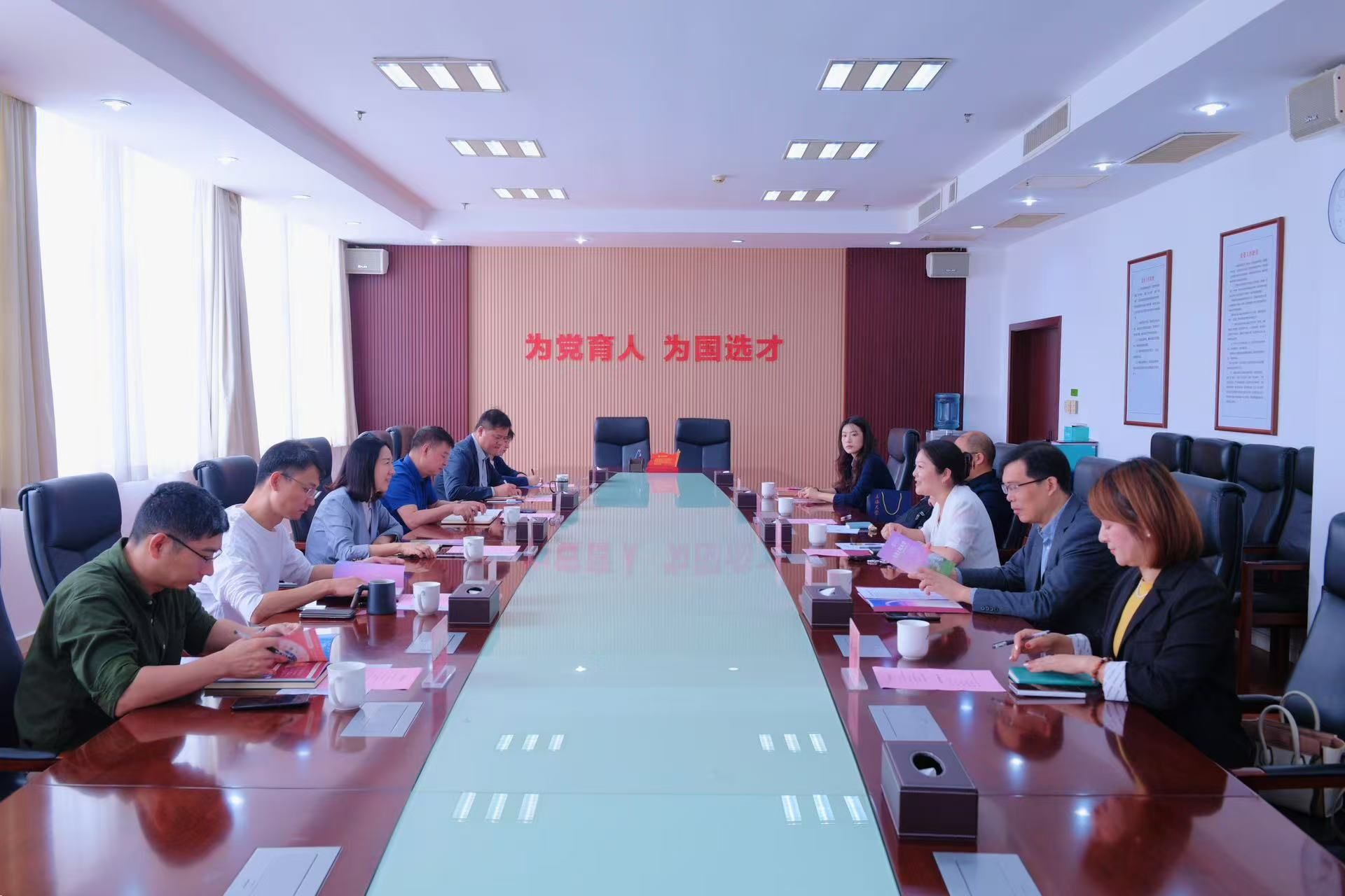尊龙凯时招就处携未来手艺学院河南招宣组一行赴河南举行交流调研-尊龙凯时