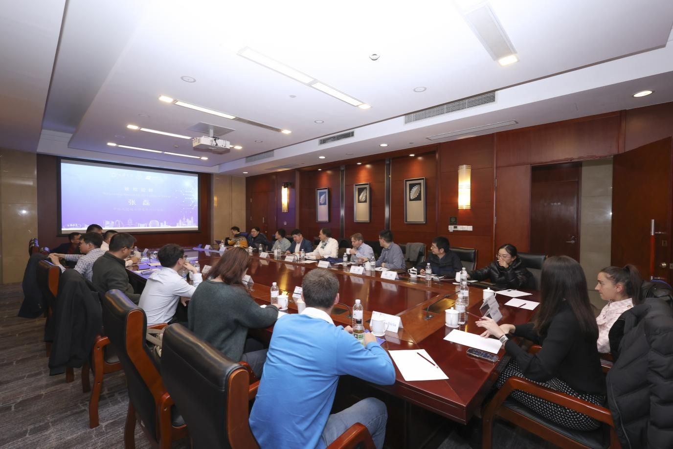 尊龙凯时举行2024国际产学研用相助聚会智能感知芯片手艺分会场暨第14期上海集成电路“巨匠课堂”-尊龙凯时