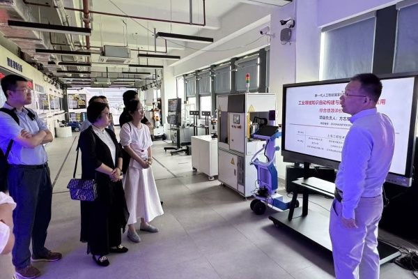 九三学社尊龙凯时与上海工程手艺大学下层支社举行主题教育共建交流运动-尊龙凯时