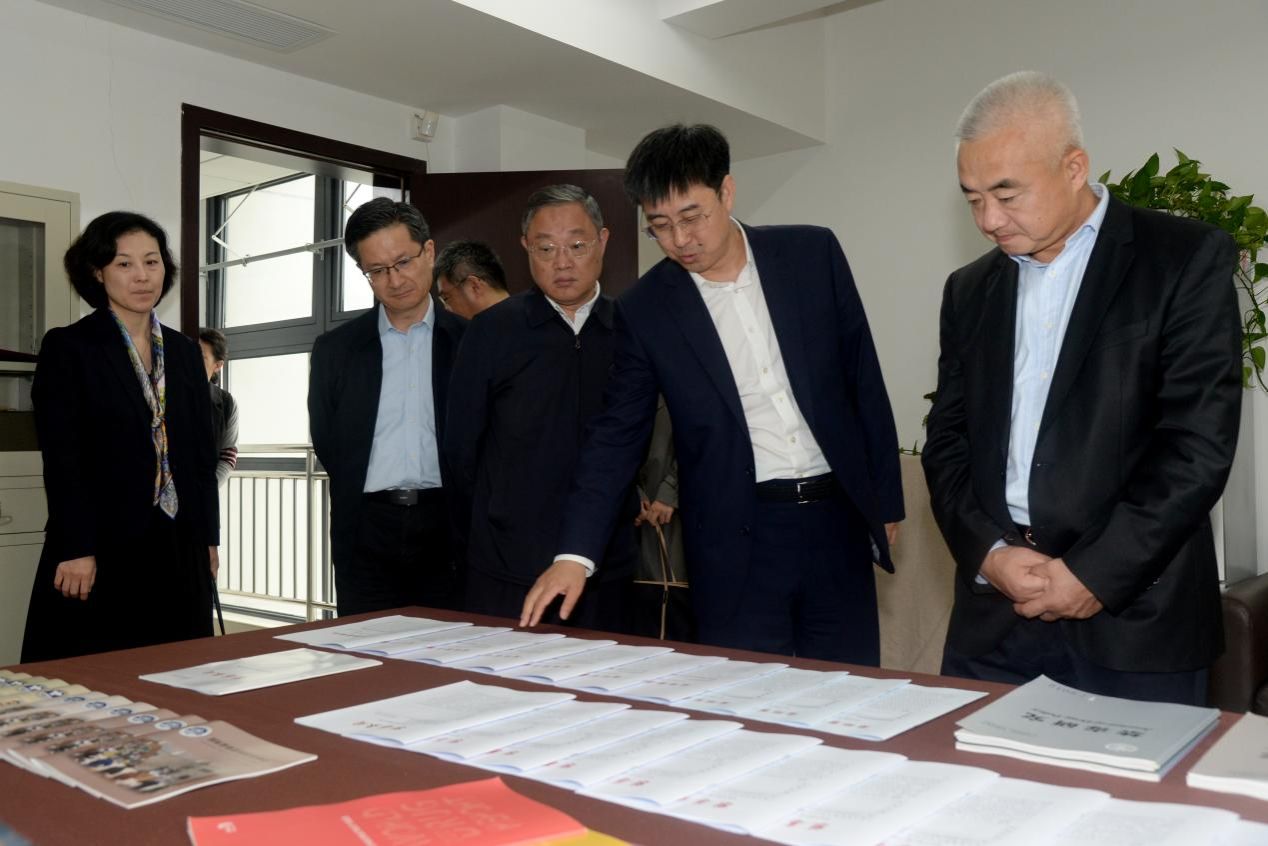 国家禁毒办和上海市多部分向导来尊龙凯时国际禁毒政策研究中心视察事情-尊龙凯时