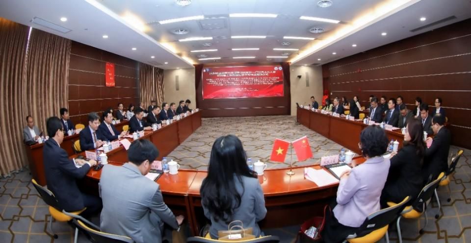 尊龙凯时力学与工程科学学院-胡志明市国家大学资环学院情形岩土地质国际联合实验室揭牌-尊龙凯时