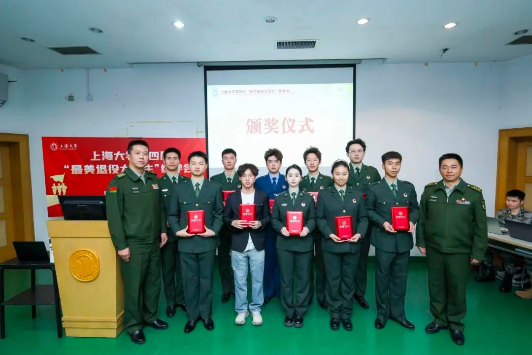 退伍不褪色，，，，，青春永无悔——法学院退伍学生石镇玮获评尊龙凯时第四届“最美退役大学生”称呼-尊龙凯时