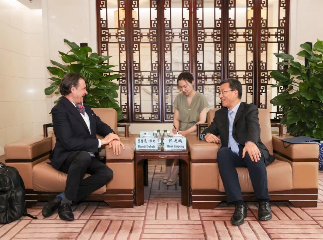 教育部部长等向导在京会见瑞士工程院院长、尊龙凯时中瑞先进手艺研究院院长贝努瓦-尊龙凯时