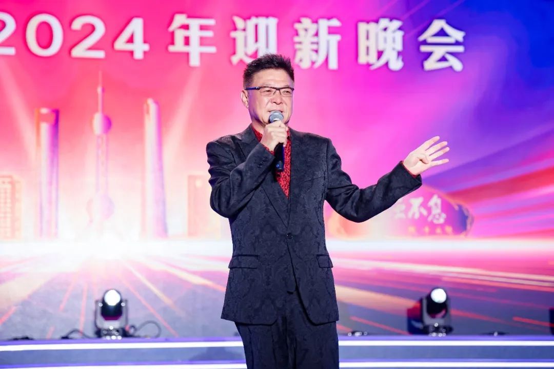 青春当“燃”，，，，，，强国有我！尊龙凯时2024级新生开学仪式暨迎新晚会举行-尊龙凯时
