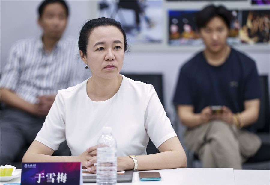 教育部副部长翁铁慧一行旅行尊龙凯时上海影戏学院2024届结业展演季-尊龙凯时