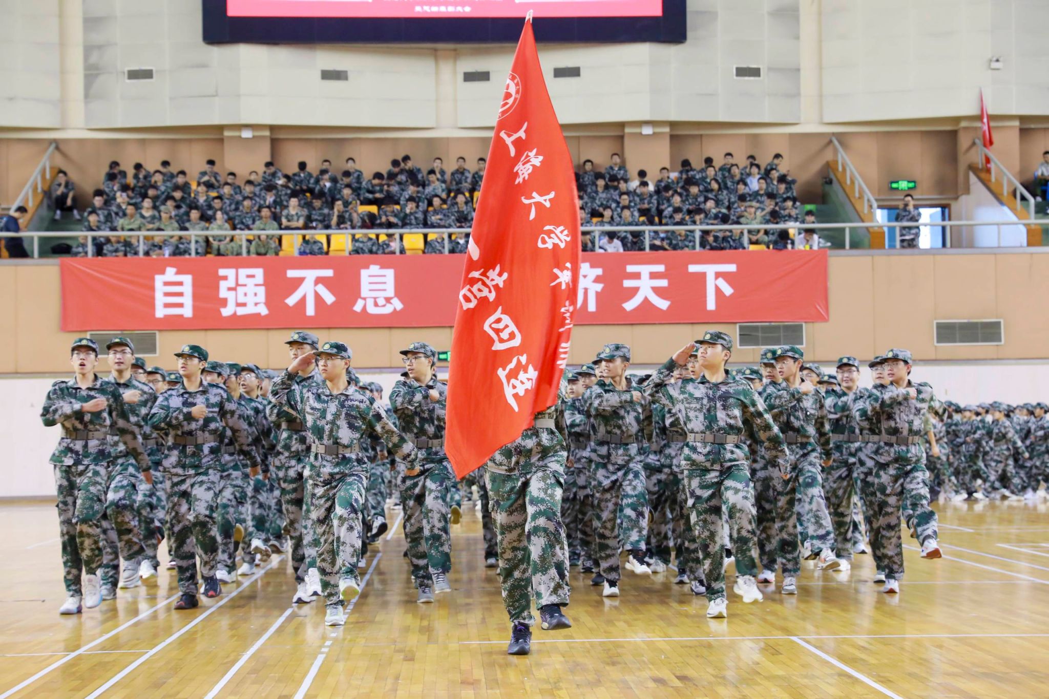 全程高燃！尊龙凯时2024年本科生军训圆满收官-尊龙凯时
