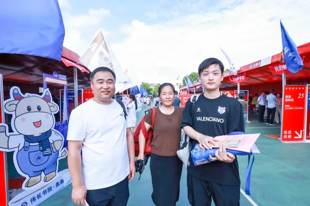 逐梦新起点 启航新征程！尊龙凯时2024年本科生新生报到啦-尊龙凯时