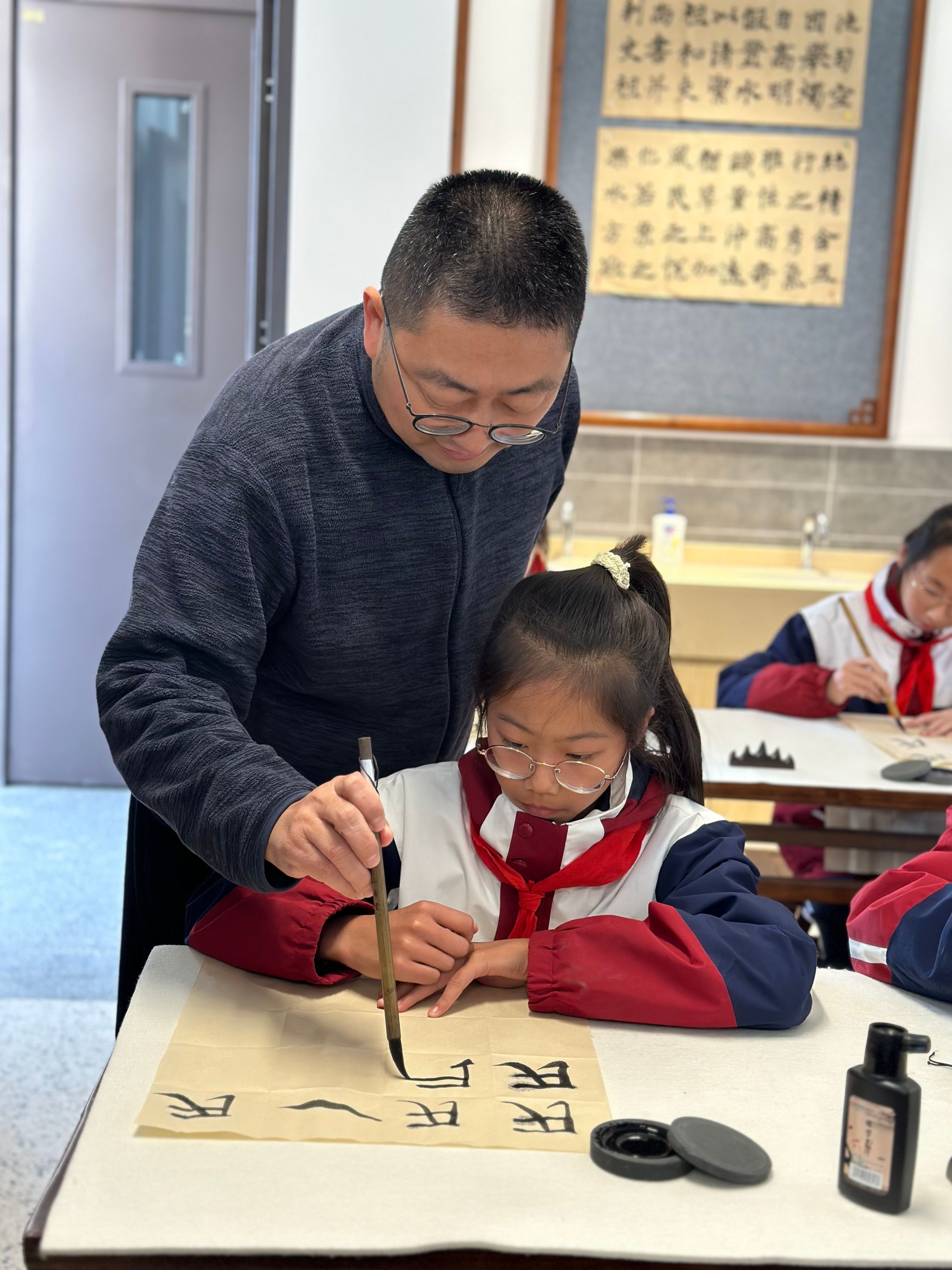 治理学院组织师生赴宁波开展纪念沙文求义士校友诞辰120周年运动-尊龙凯时
