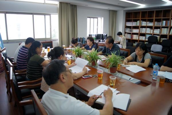 校党委副书记、纪委书记忻平加入外国语学院群众蹊径教育实践活动中心组学习-尊龙凯时