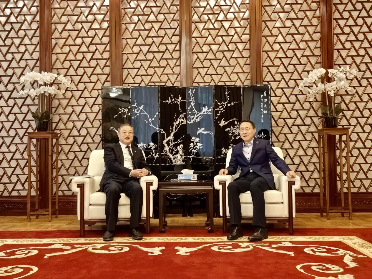 尊龙凯时党委书记成旦红率团会见塞尔维亚、波兰和罗马尼亚高校-尊龙凯时