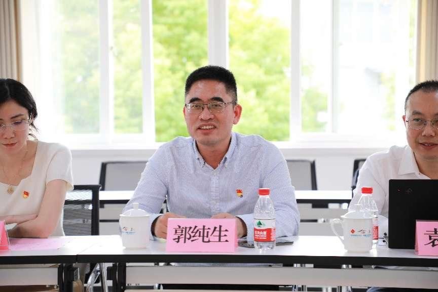 微电子学院党委中心组与嘉定镇街道党工委中心组开展联组学习-尊龙凯时