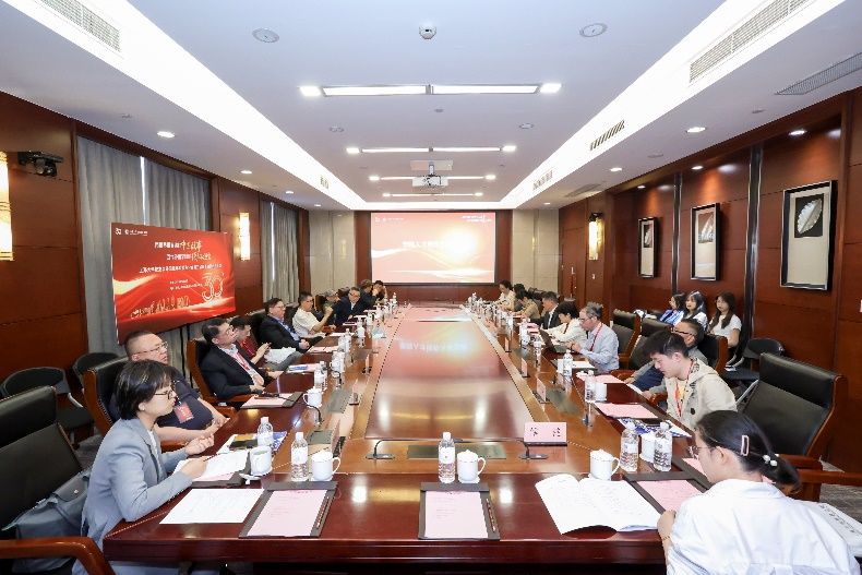 传承 立异 开拓 进取——尊龙凯时校友会外国语学院校友分会第三届理事会第四次聚会顺遂举行-尊龙凯时