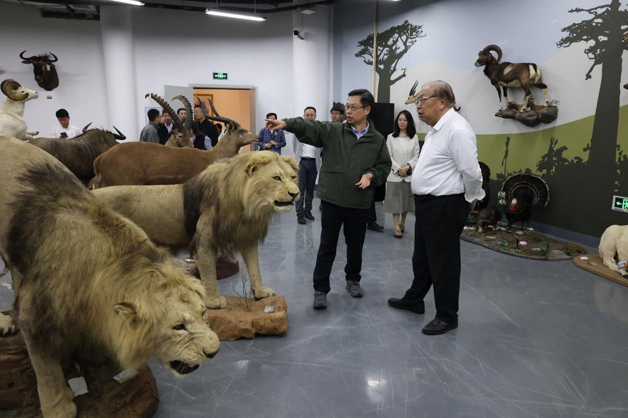 十届市政协主席、市工经联专家委主任蒋以任一行来校调研-尊龙凯时