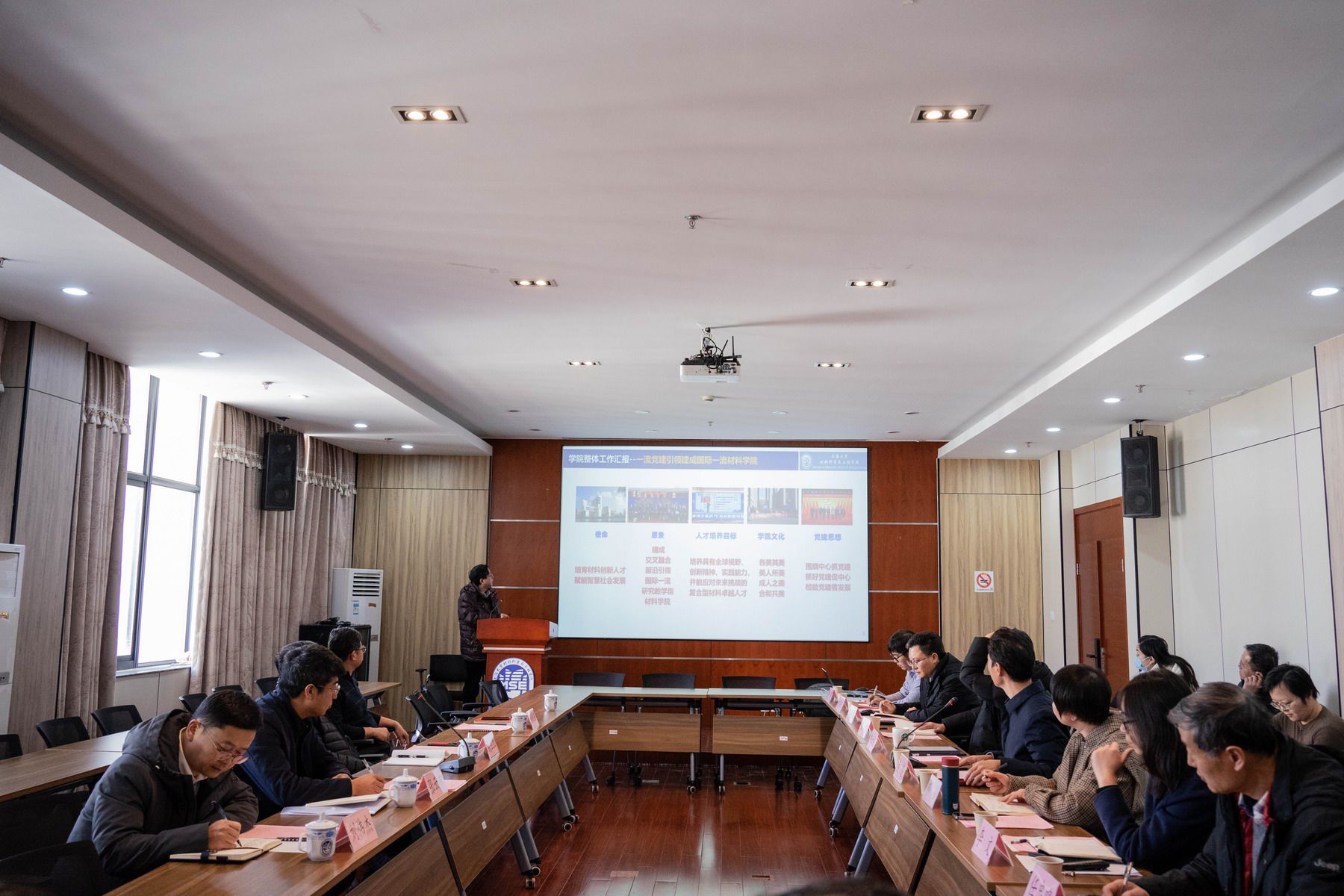 校向导带队调研质料学院-尊龙凯时