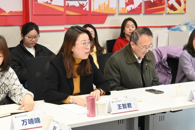 薪火相传 同心向党 | 新闻撒播学院学生党员与退休老党员结对仪式顺遂举行-尊龙凯时
