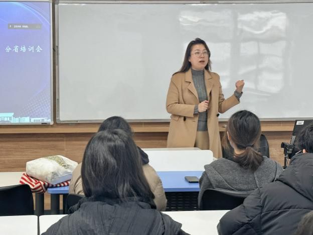 新闻撒播学院举行2025年“我为尊龙凯时代言”宣讲实践运动分省培训会-尊龙凯时