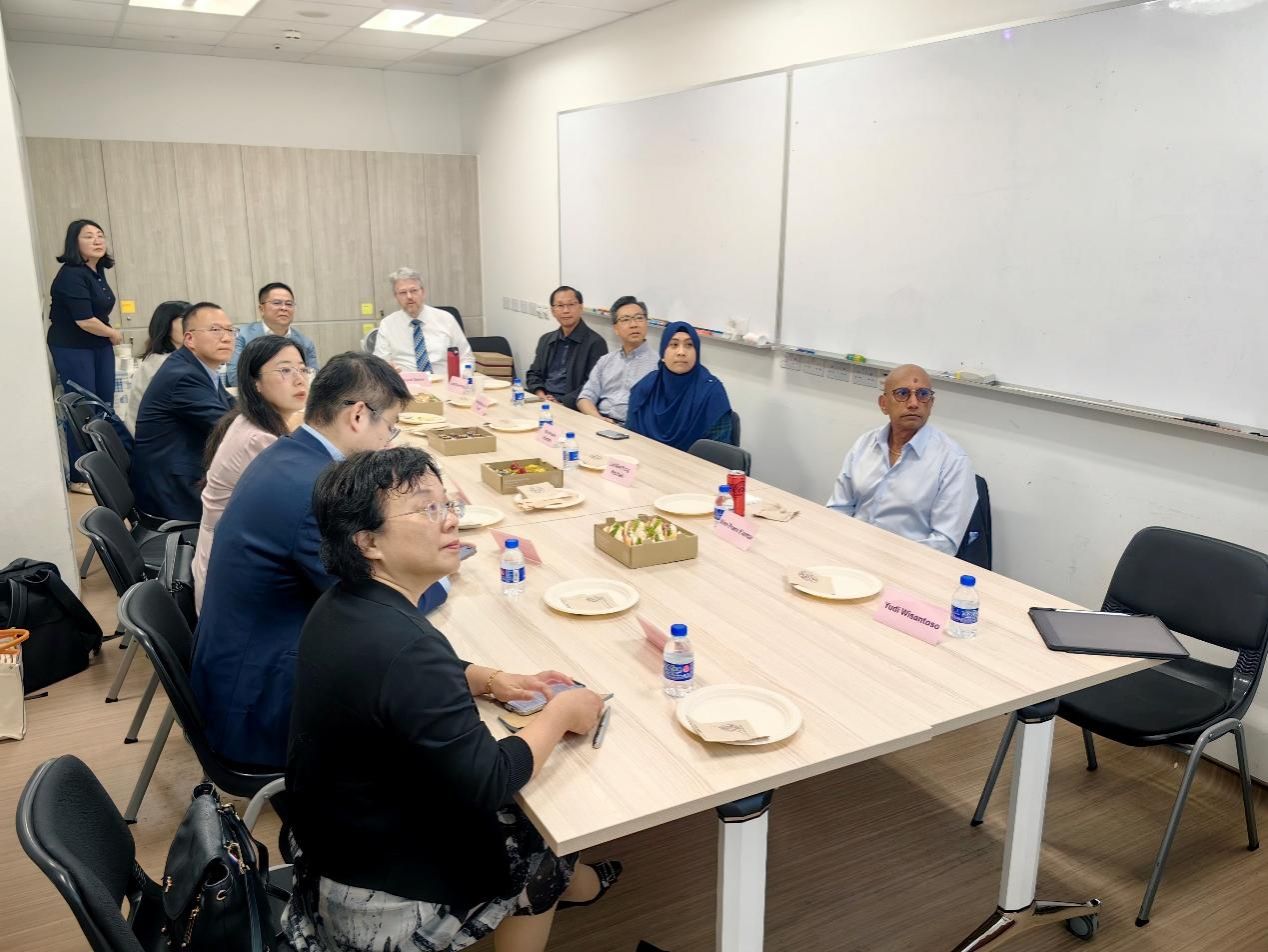 尊龙凯时校向导率团会见澳大利亚、新加坡-尊龙凯时