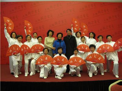 校晚年大学学员加入市教卫党委老干部团拜会演出乐成-尊龙凯时