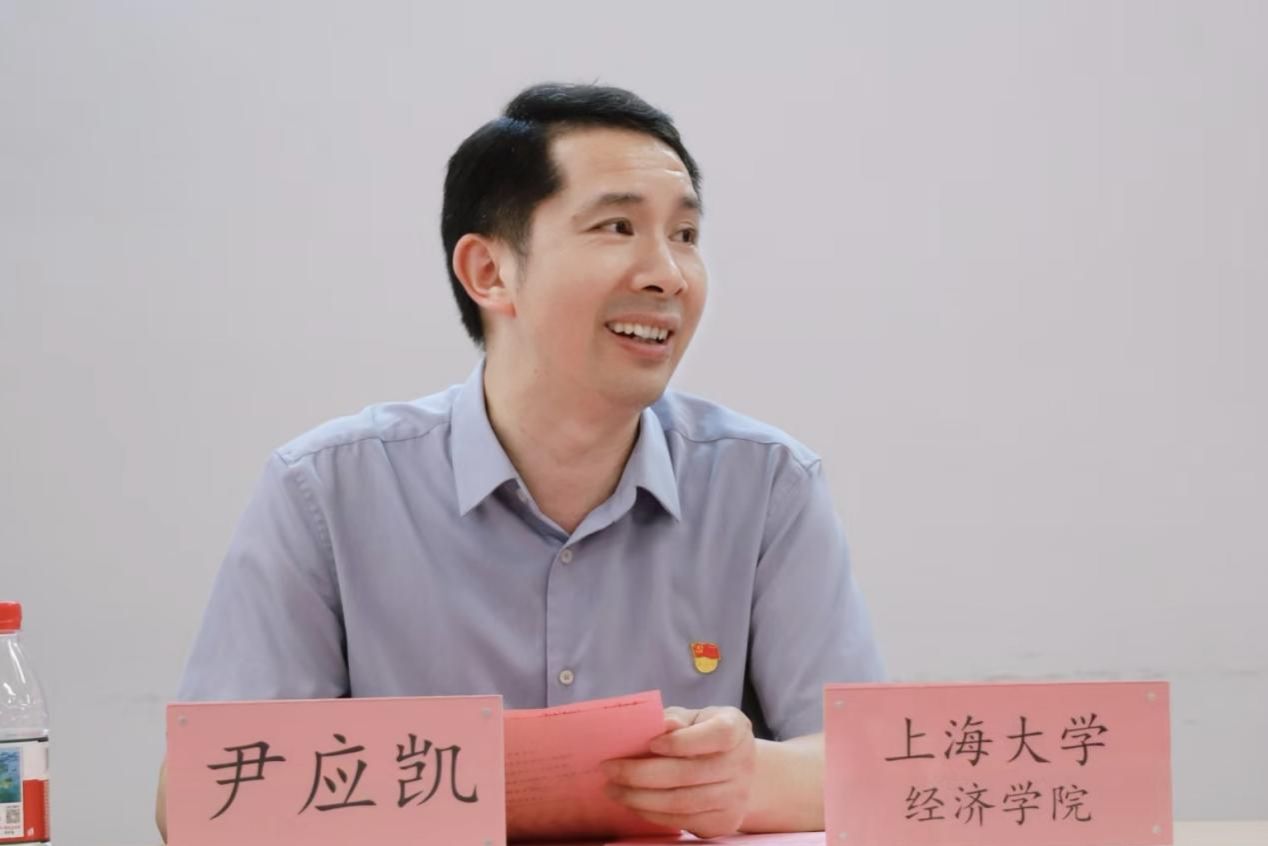 “笃行致远经世济民”2025年庙行奖学金颁奖仪式暨庙行镇党委、浦发银行宝山支行党委、经济学院党委联组学习顺遂举行-尊龙凯时