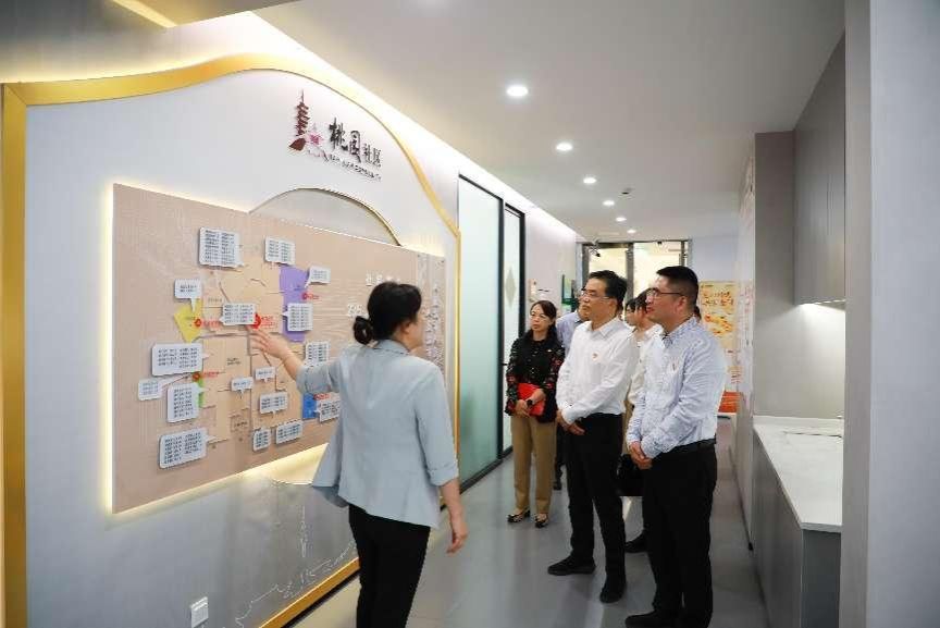 微电子学院党委中心组与嘉定镇街道党工委中心组开展联组学习-尊龙凯时