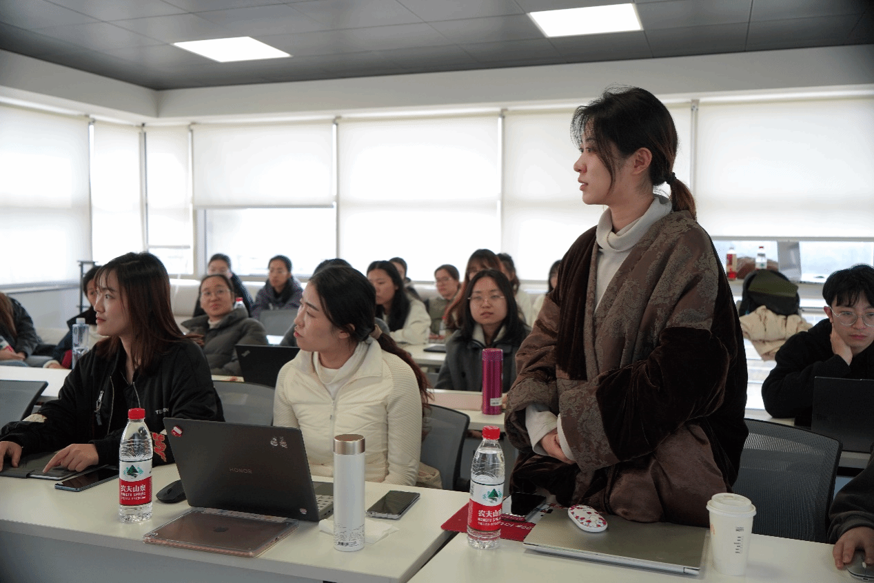 ?中国社会科学院古代史研究所研究员乌云高娃应邀做学术报告-尊龙凯时
