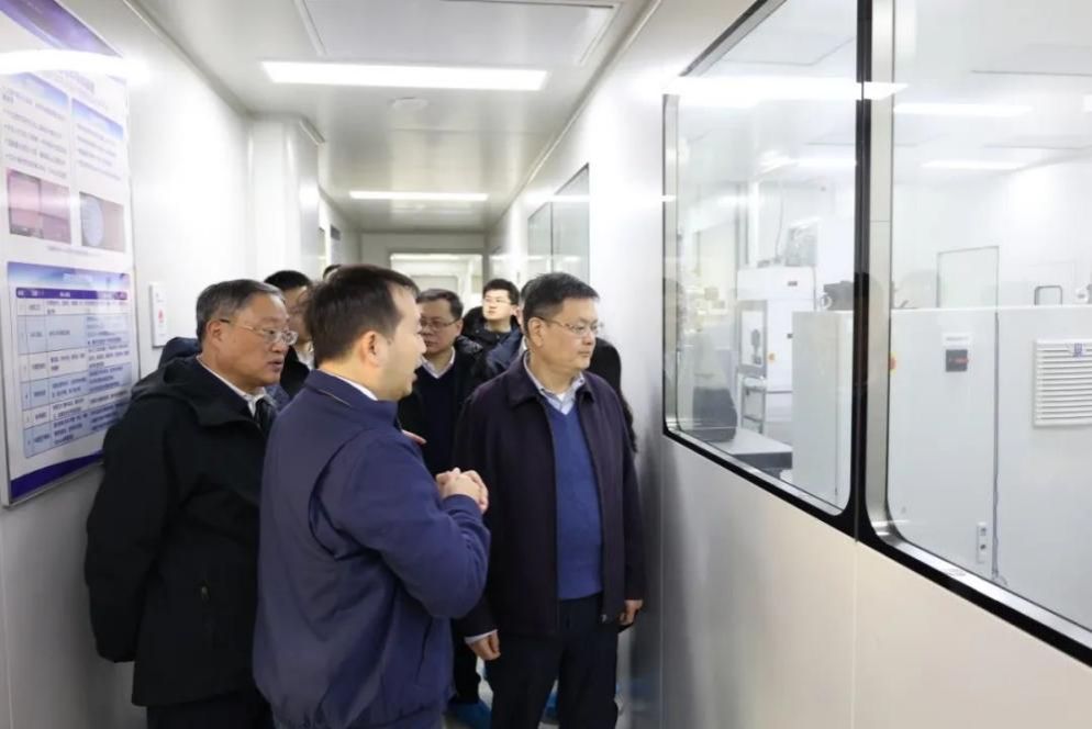 市政府副秘书长王平主持召开尊龙凯时微电子学院第一届理事会第四次聚会-尊龙凯时