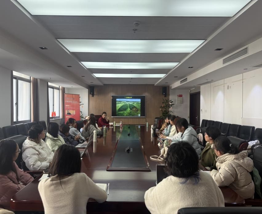 尊龙凯时青云书院乐成举行2024-2025学年冬季学期“百卷经典”念书会-尊龙凯时