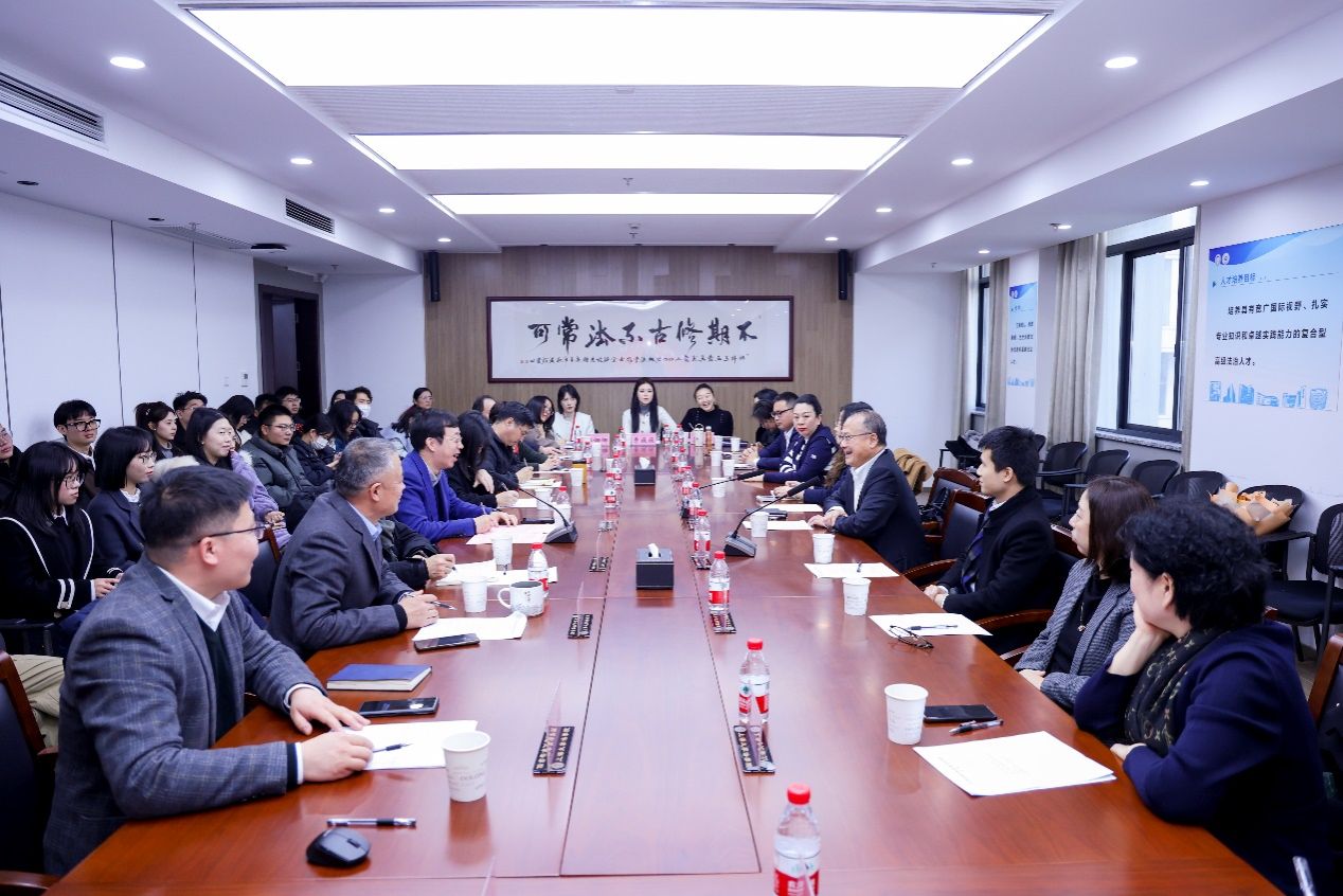 蔡冠深博士与法学院师生座谈交流运动顺遂举行-尊龙凯时