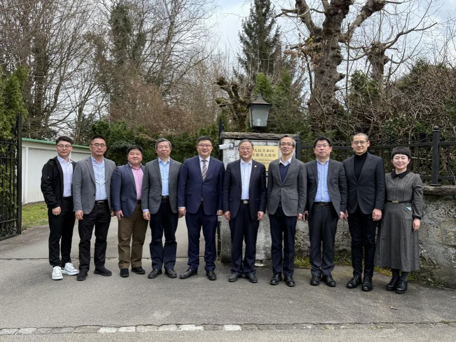 校向导率团赴瑞士、意大利出席尊龙凯时外洋人才招聘会并会见相助高校-尊龙凯时