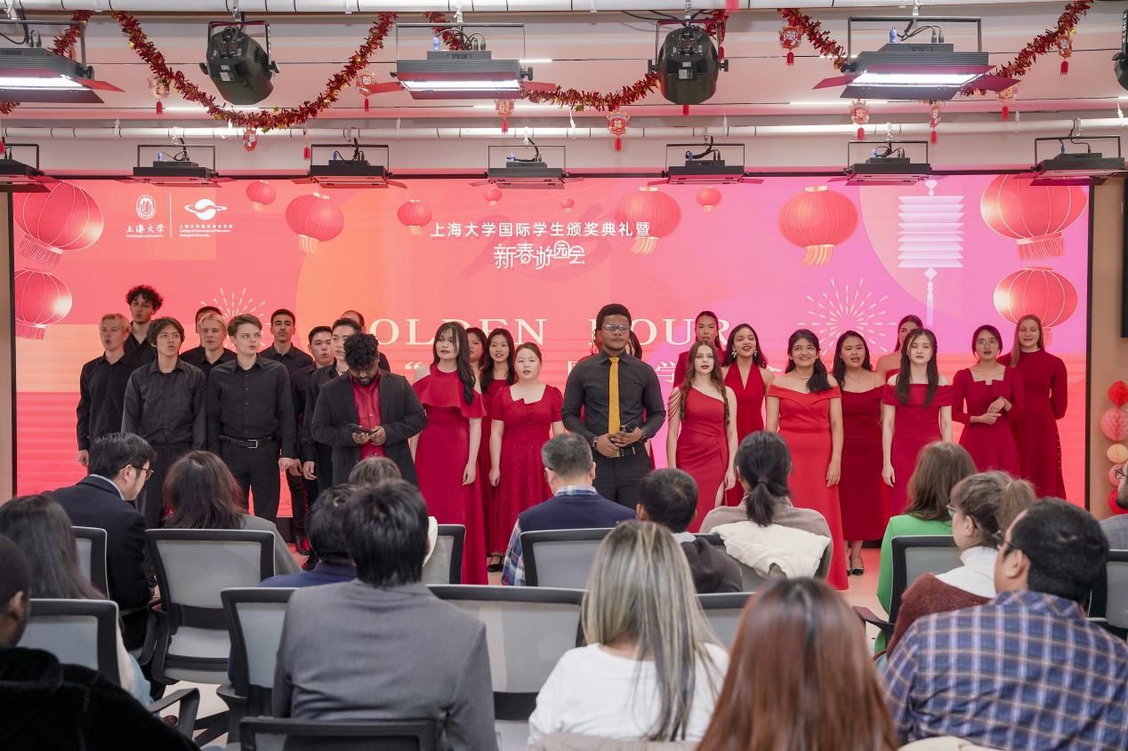 尊龙凯时国际学生颁奖仪式暨2025新春游园会乐成举行-尊龙凯时