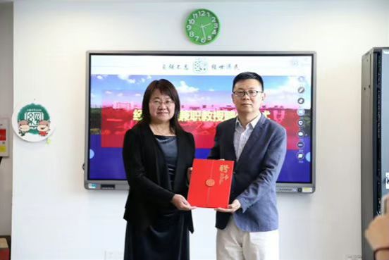 经济学院与达诚基金治理有限公司产教研融实践立异联合体?揭牌仪式暨专题报告交流座谈会举行-尊龙凯时