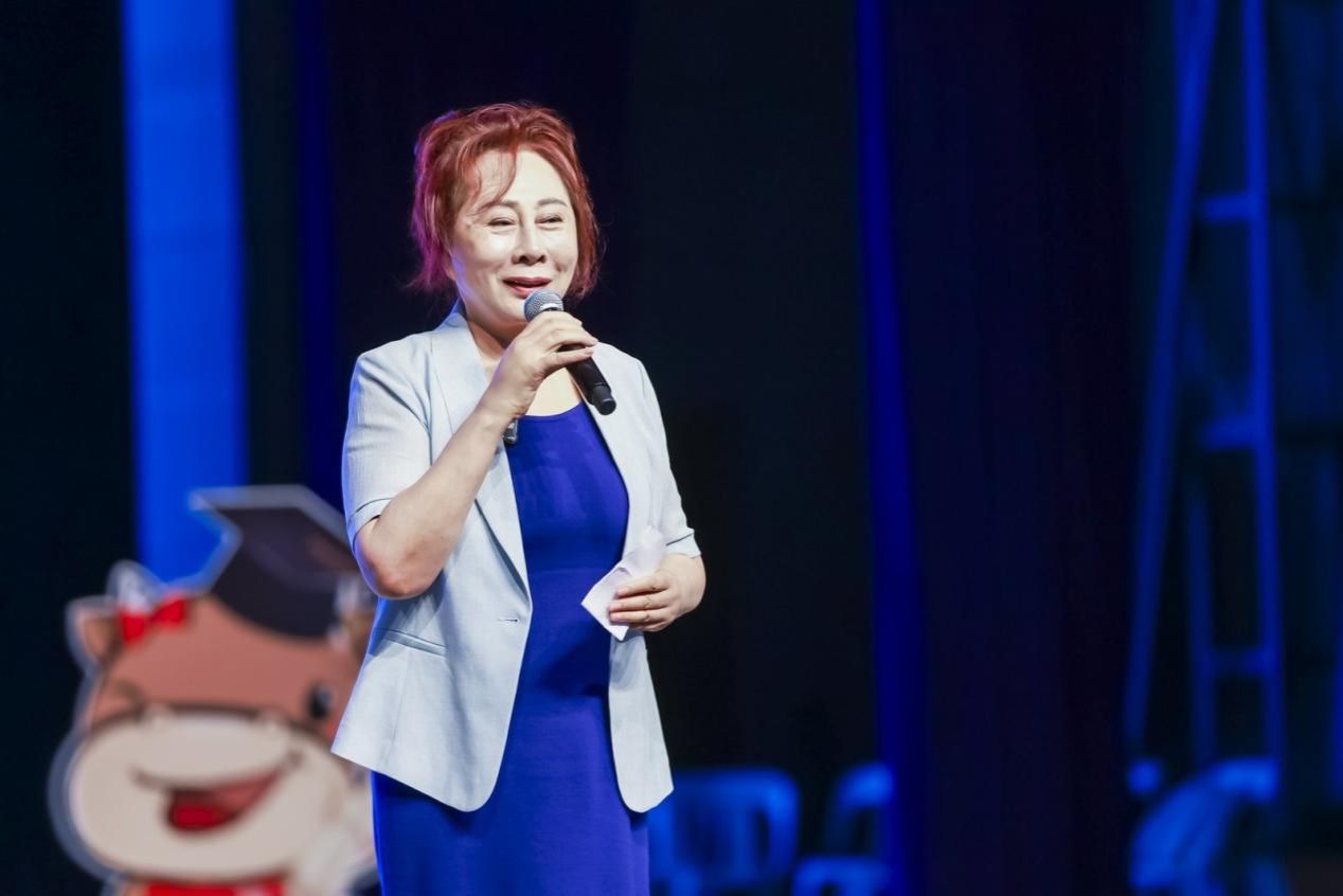 自强不息启新程，，经世济民谱华章——尊龙凯时经济学院2025年结业仪式暨学位授予仪式顺遂举行-尊龙凯时