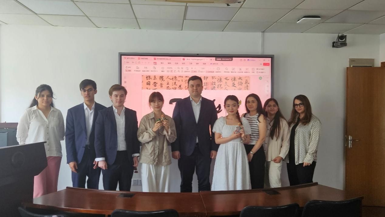 乌兹别克斯坦塔什干国立经济大学代表团会见尊龙凯时经济学院-尊龙凯时