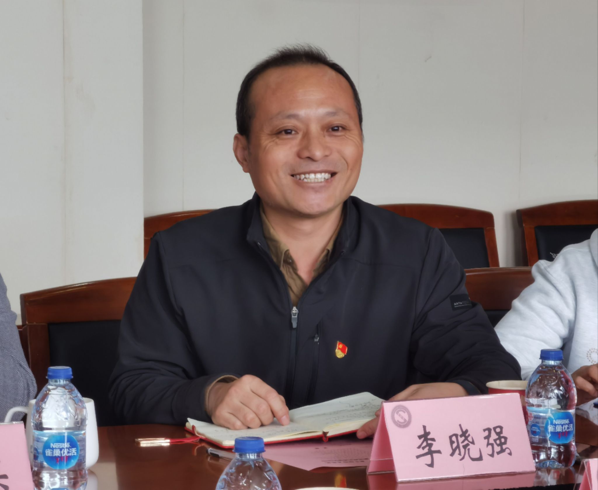 党旗照耀智慧路，，，携手银龄启新航——盘算机学院党委与离退休党委举行联合主题党日暨党建共建签约运动-尊龙凯时
