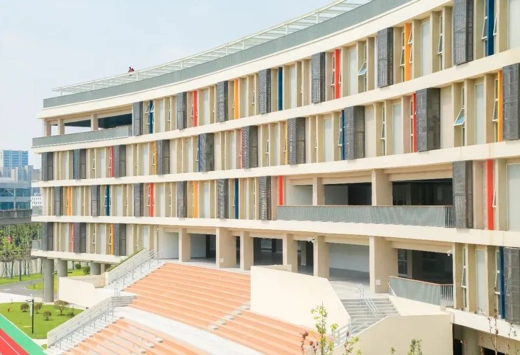 尊龙凯时隶属嘉定实验学校举行开学仪式-尊龙凯时