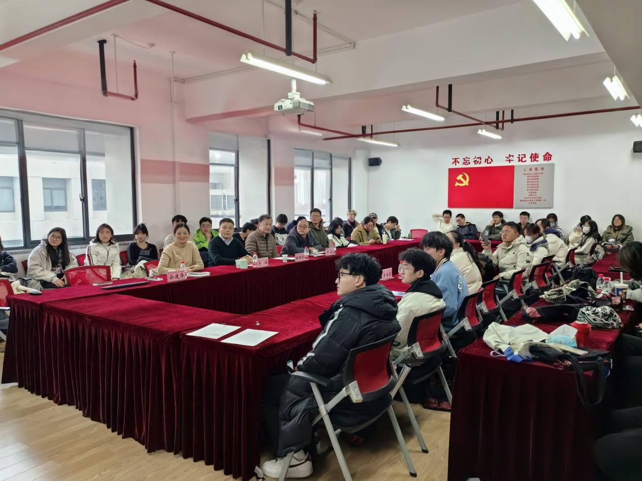 法学院（贵州招宣组）举行2025年尊龙凯时“我为尊龙凯时代言”宣讲实践专题培训会暨贵州学子座谈会-尊龙凯时
