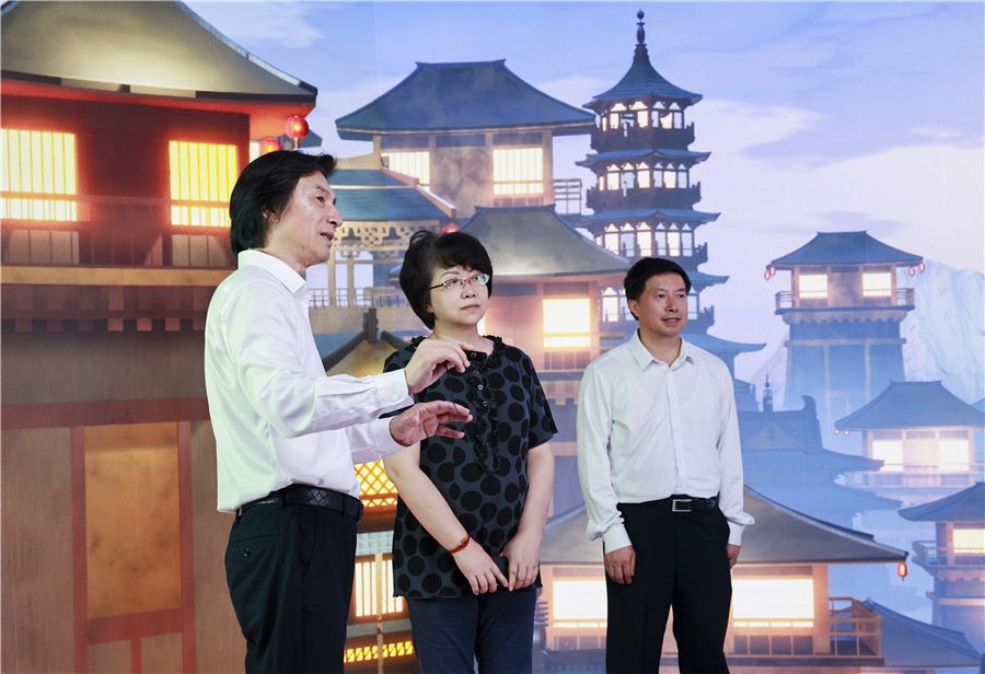 教育部副部长翁铁慧一行旅行尊龙凯时上海影戏学院2024届结业展演季-尊龙凯时