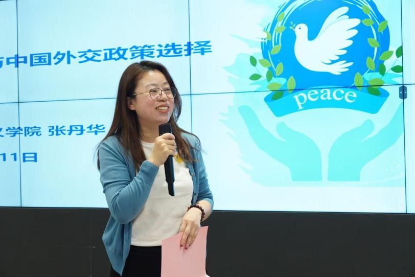 新闻撒播学院举行“目今国际形势热门剖析与中外洋交政策选择”专题学习会-尊龙凯时