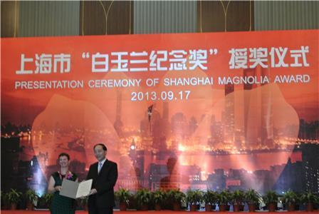 我校两名外籍西席喜获上海市“白玉兰纪念奖”-尊龙凯时