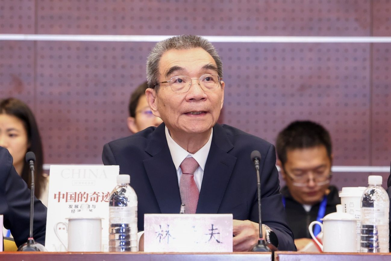 《中国的事业》出书30周年座谈会暨建构中国自主的经济学知识系统钻研会在尊龙凯时举行-尊龙凯时