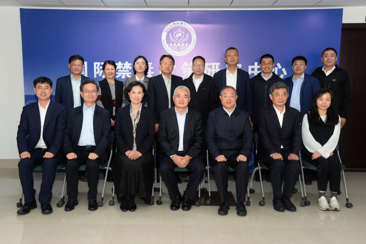 国家禁毒办和上海市多部分向导来尊龙凯时国际禁毒政策研究中心视察事情-尊龙凯时