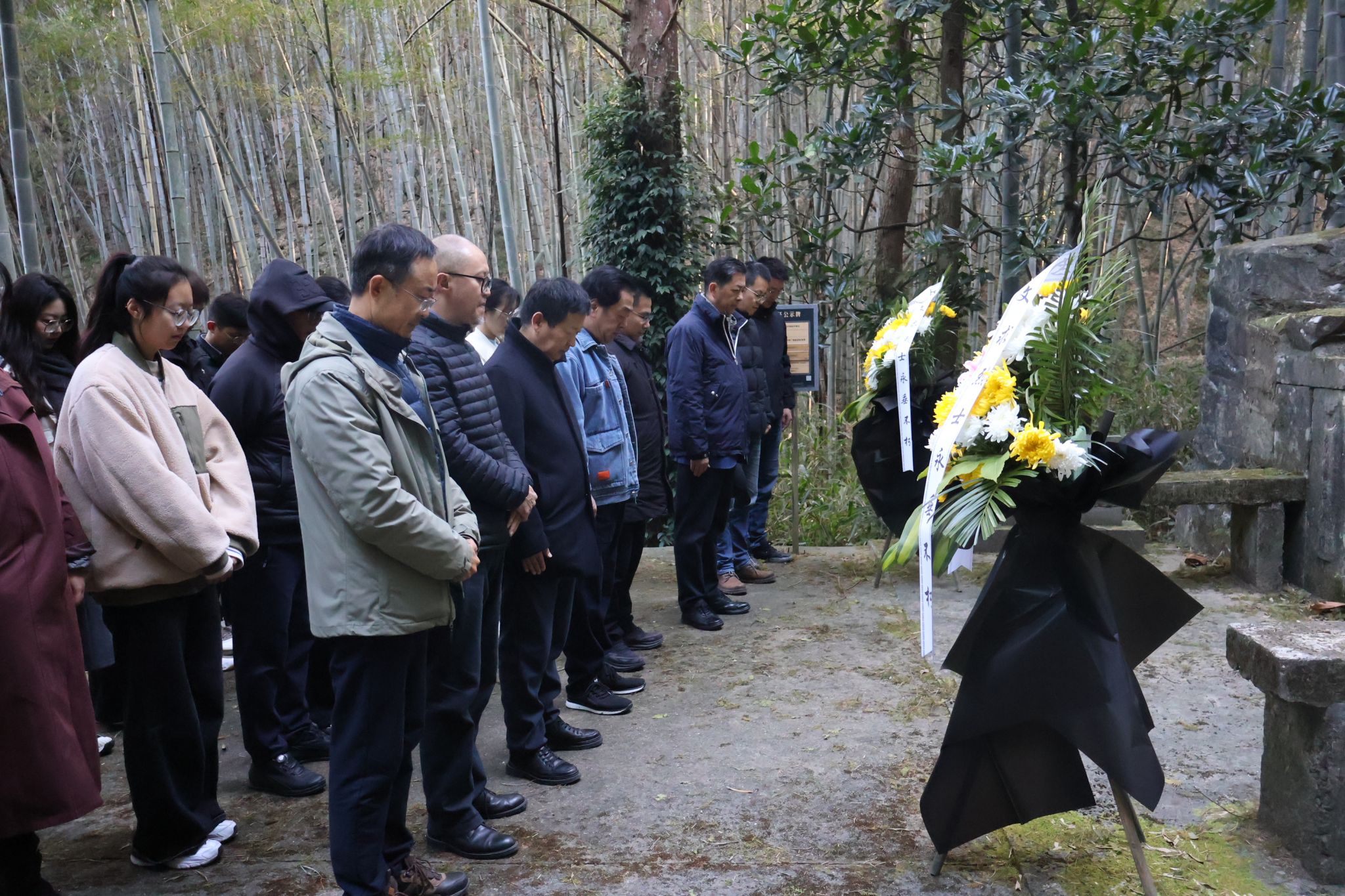 治理学院组织师生赴宁波开展纪念沙文求义士校友诞辰120周年运动-尊龙凯时