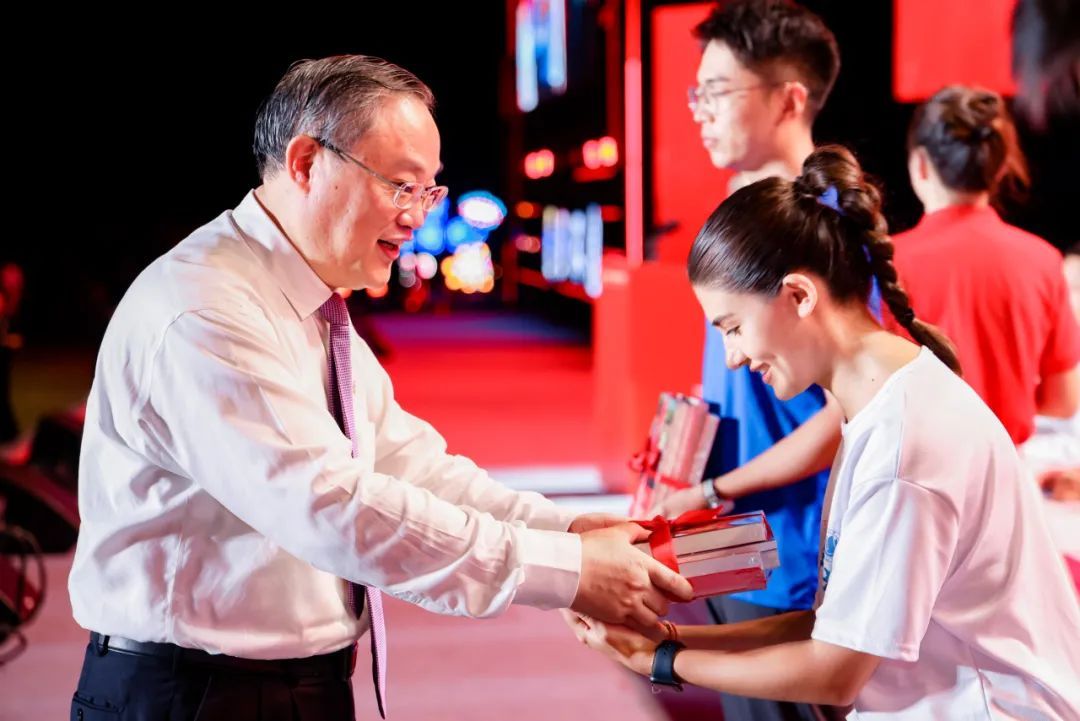 青春当“燃”，，，，，，强国有我！尊龙凯时2024级新生开学仪式暨迎新晚会举行-尊龙凯时