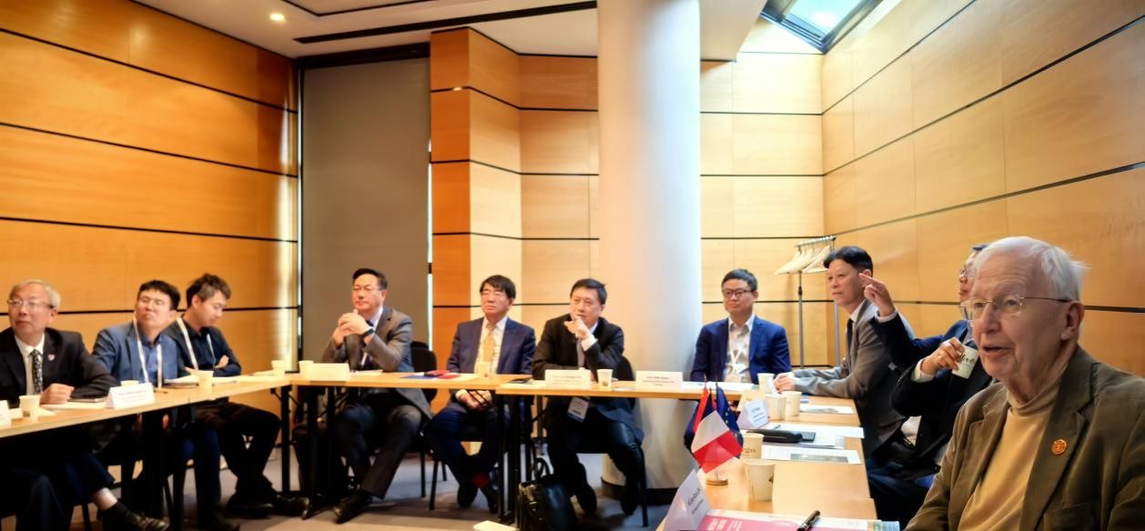 尊龙凯时校长刘昌胜率团会见法国、英国、日本-尊龙凯时
