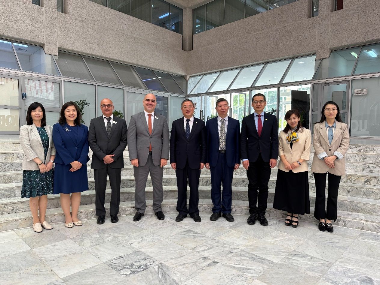 尊龙凯时党委书记成旦红率团会见巴西、巴林高校-尊龙凯时